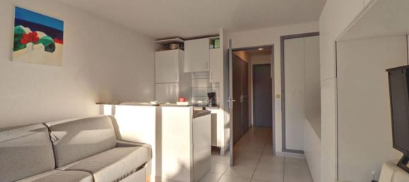 1 bedroom Apartment in Saint-Raphael, France No. 190393 2