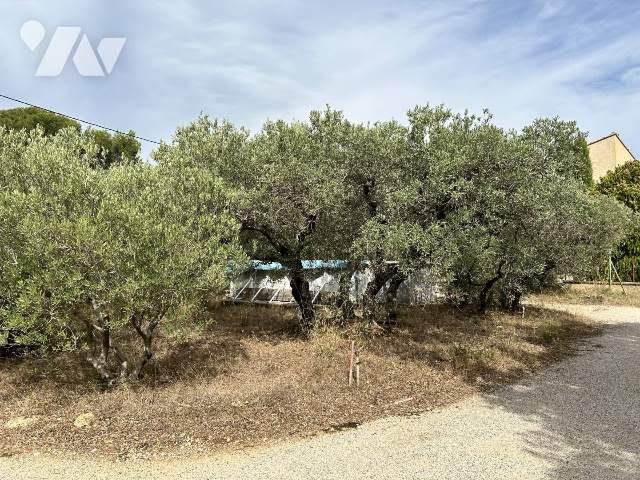 426m² Land in Pelissanne, France No. 122644