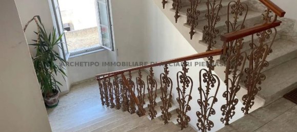 Apartamento de 4 dormitorios en Cupra Marittima, Italy No. 154840 9