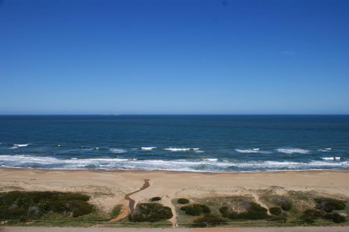 Квартира с 3 спальнями в Мальдонадо, Уругвай № 11800