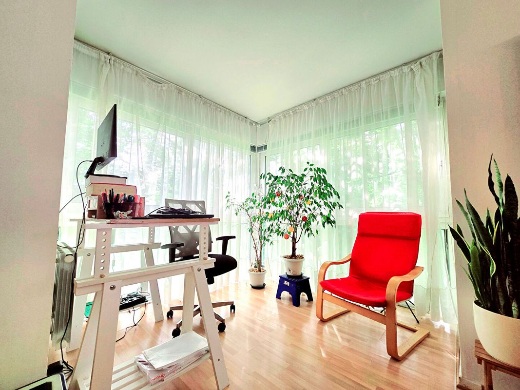 Квартира с 3 спальнями в Рони-су-Буа, Франция № 177191