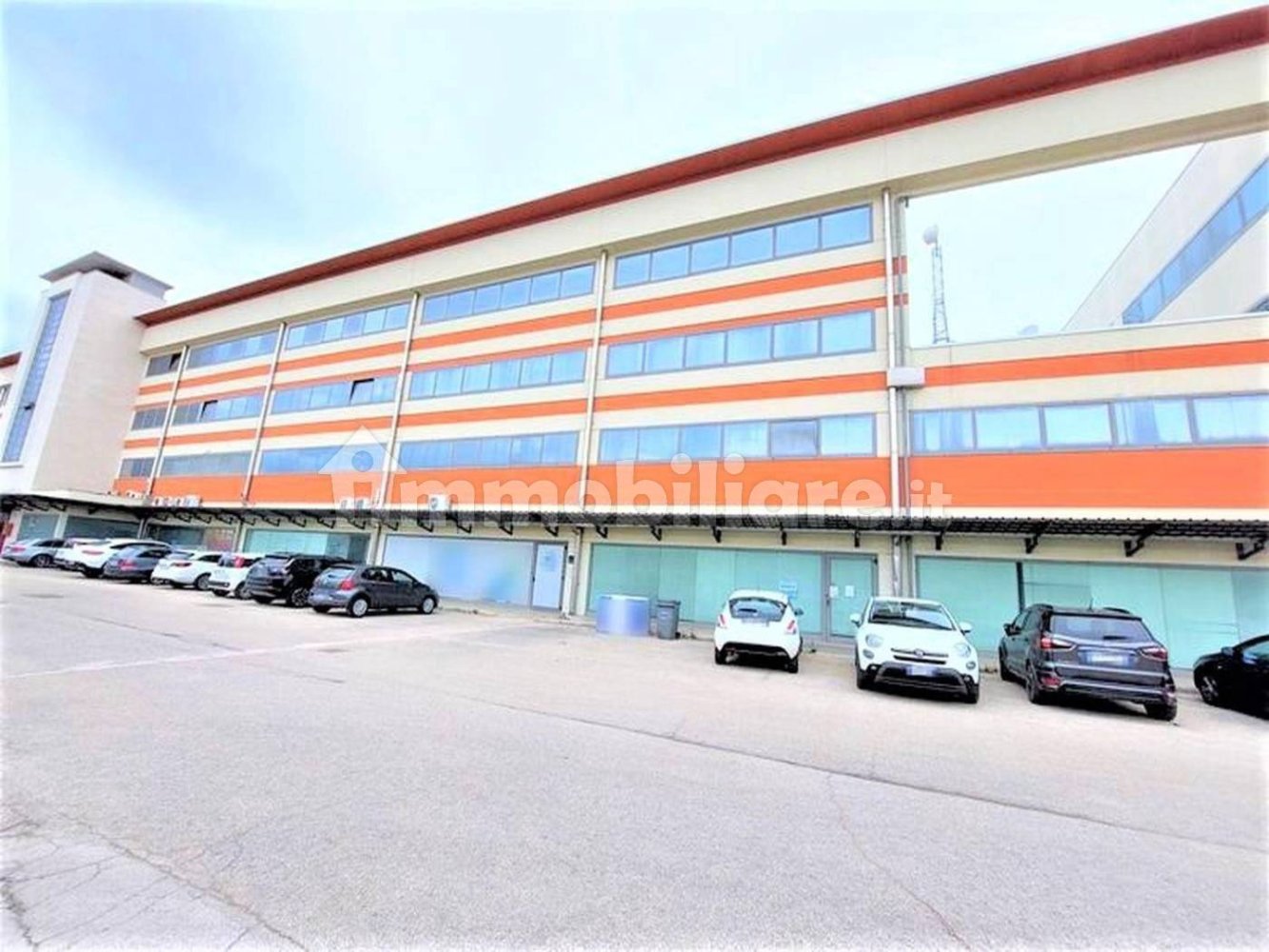 Gewerbliche Immobilie in Chieti, Italy 979m², Nr. 311424