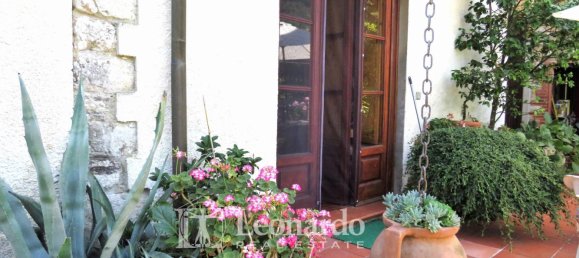 6 bedrooms House in Lucca, Italy No. 47963 4