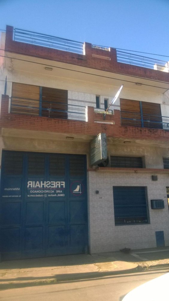 3 bedrooms House in Lanus, Argentina No. 12171