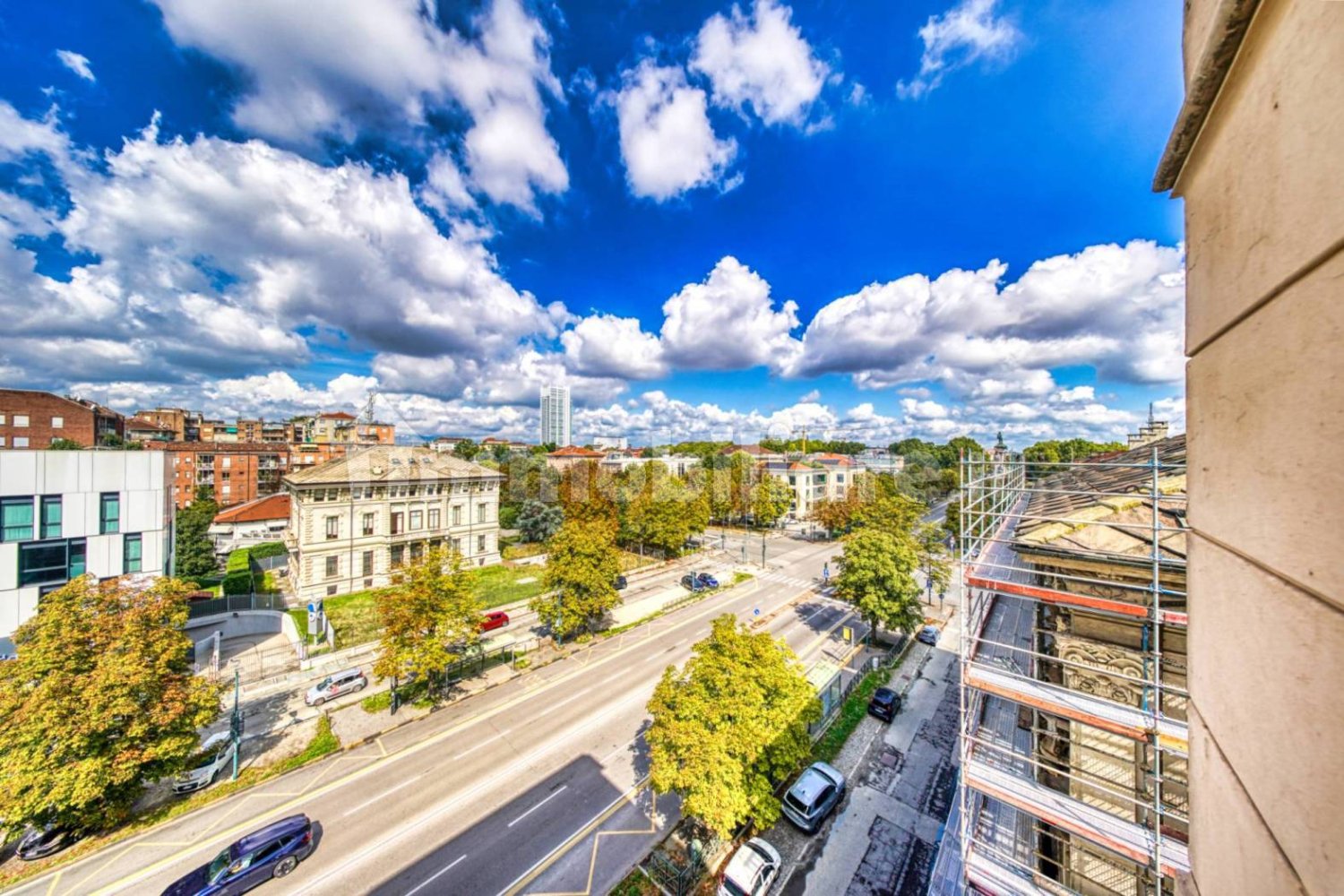 3 bedrooms Apartment in Turin, Italy No. 386790