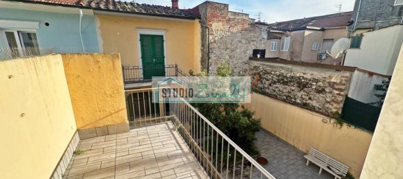 5 Schlafzimmer Haus in Viareggio, Italy, Nr. 48011 15