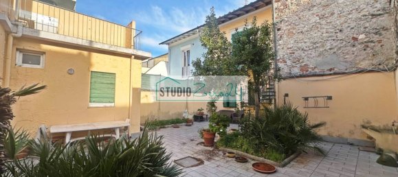 5 Schlafzimmer Haus in Viareggio, Italy, Nr. 48011 19