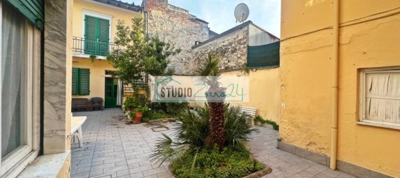 5 Schlafzimmer Haus in Viareggio, Italy, Nr. 48011 18