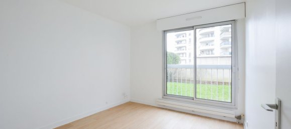 4 bedrooms Apartment in Courbevoie, France No. 137055 8