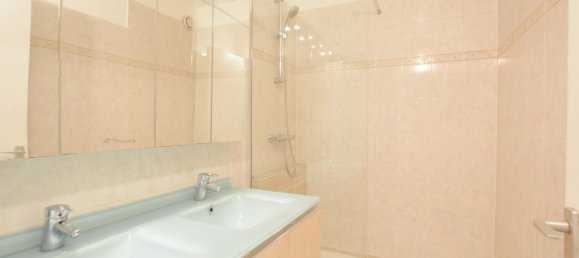 4 bedrooms Apartment in Courbevoie, France No. 137055 11