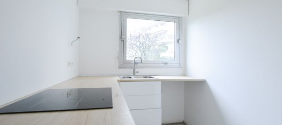 4 bedrooms Apartment in Courbevoie, France No. 137055 3