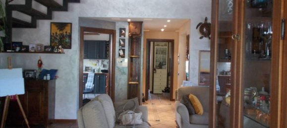 7 rooms Apartment in Varese, Italy No. 182586 5