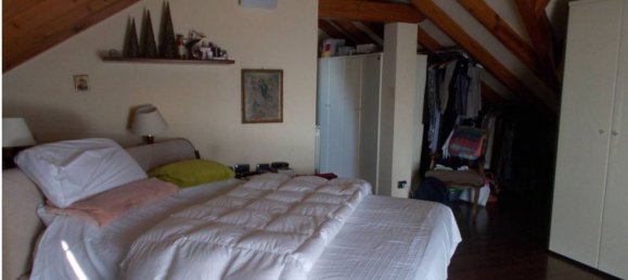 7 rooms Apartment in Varese, Italy No. 182586 6