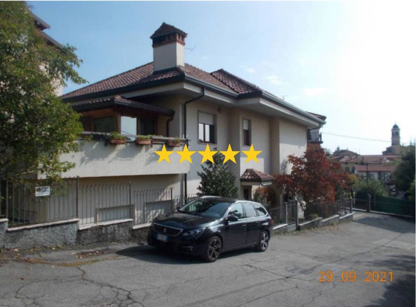 7 rooms Apartment in Varese, Italy No. 182586