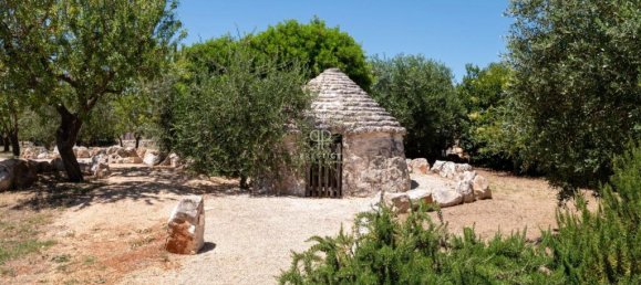 5 bedrooms Villa in Ostuni, Italy No. 64423 2