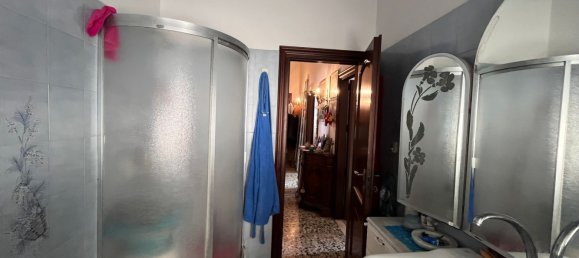 4 bedrooms Apartment in Florence, Italy No. 317257 10