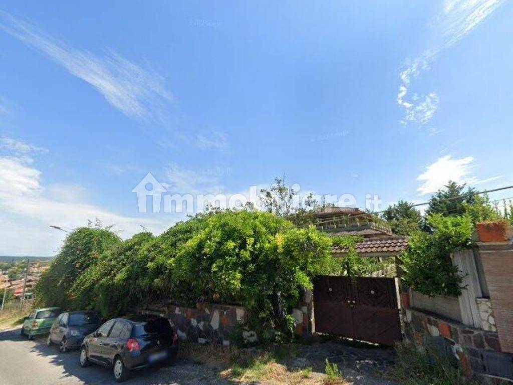5 bedrooms Villa in Guidonia Montecelio, Italy No. 15698