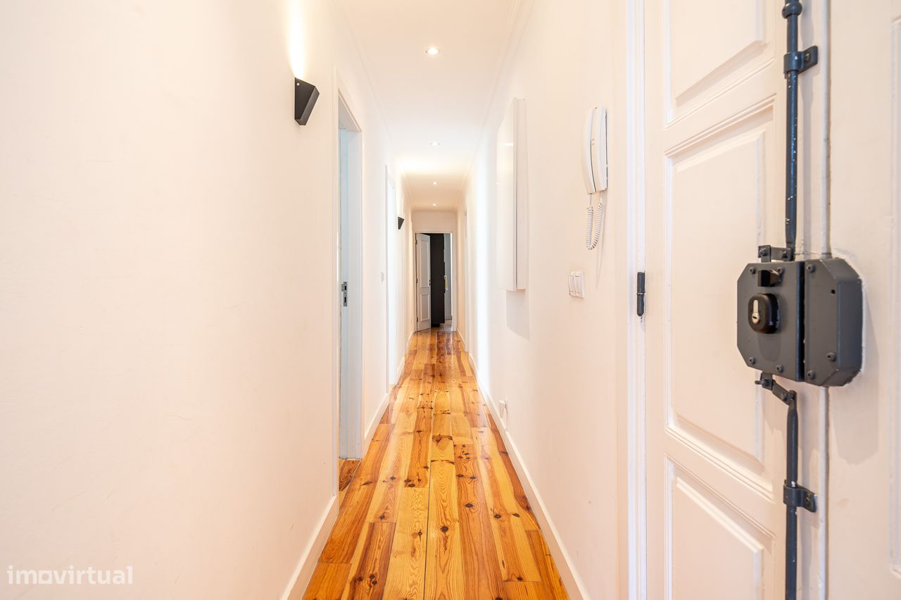 3 bedrooms Apartment in Lisbon, Portugal No. 308025