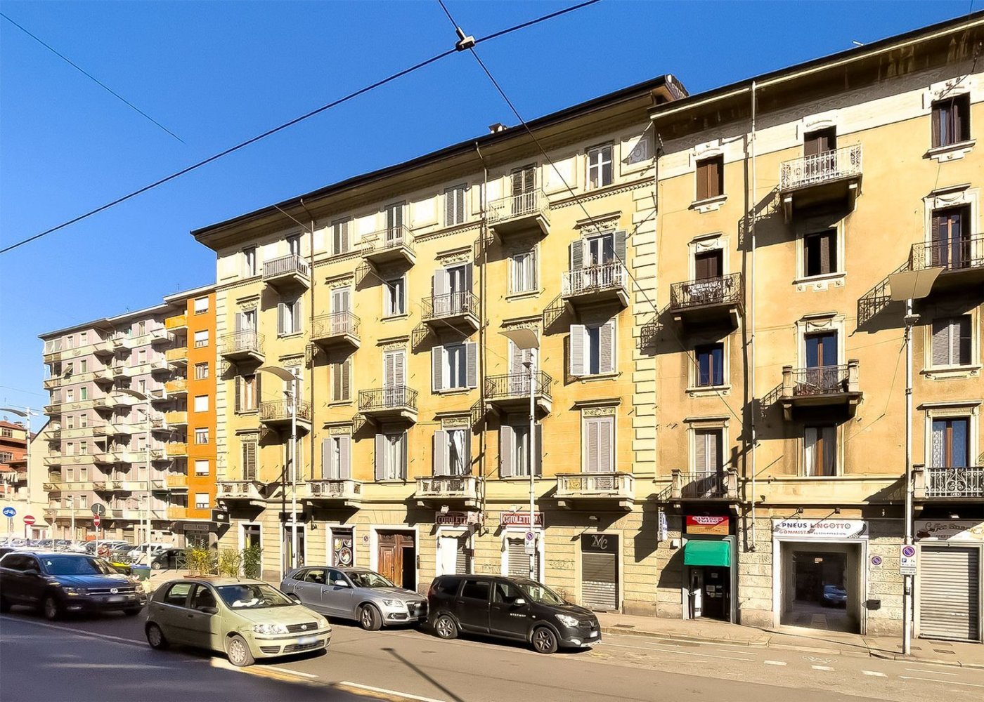 4 rooms Apartment in Turin, Italy No. 12680