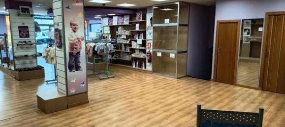 Gewerbliche Immobilie in Foz, Spain 178m², Nr. 185002 2