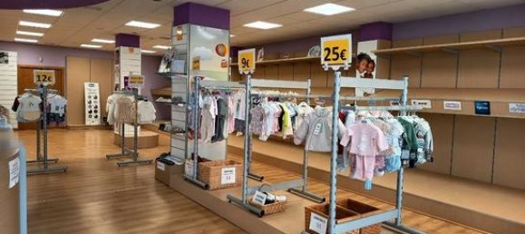 Gewerbliche Immobilie in Foz, Spain 178m², Nr. 185002 4