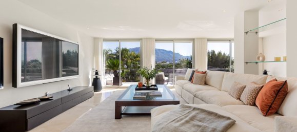 7 bedrooms Villa in Marbella, Spain No. 120428 7