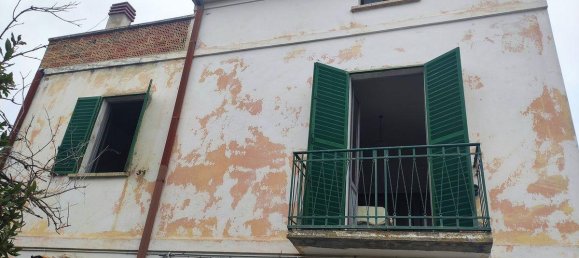 5 rooms House in Sant'Eusanio del Sangro, Italy No. 144723 3
