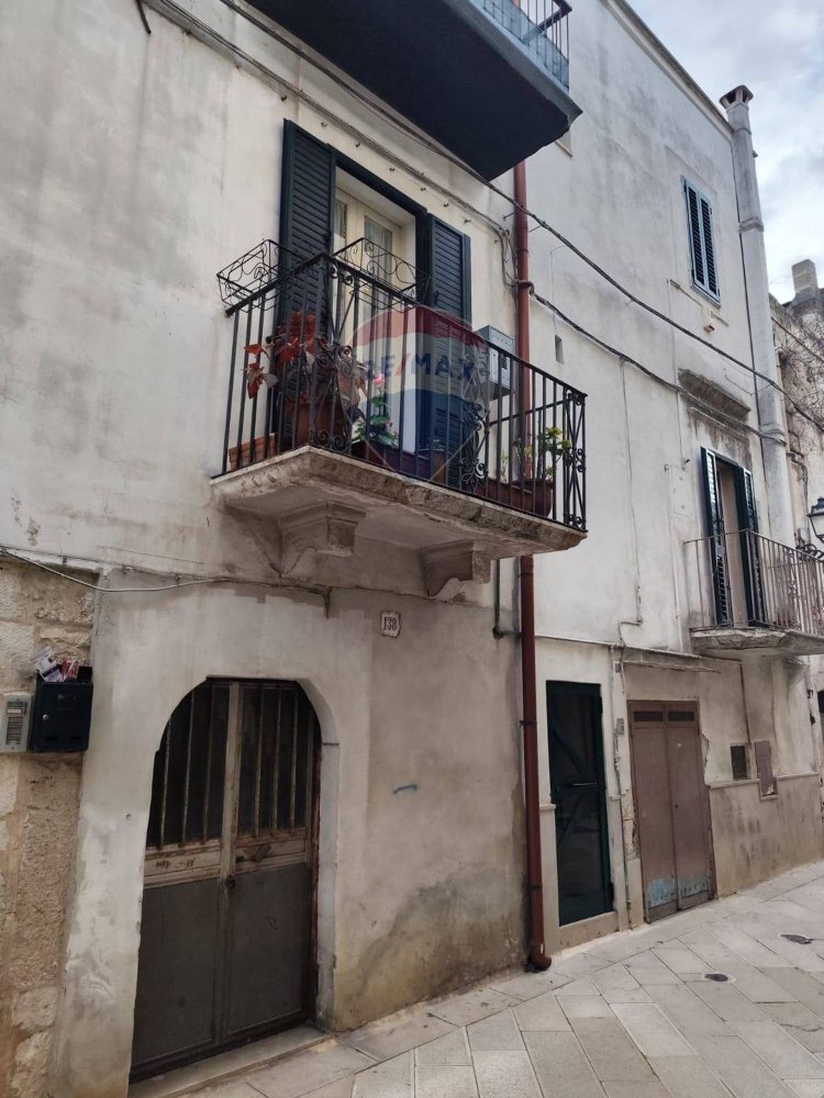 Дом с 3 комнатами в Нойкаттаро, Италия № 167663