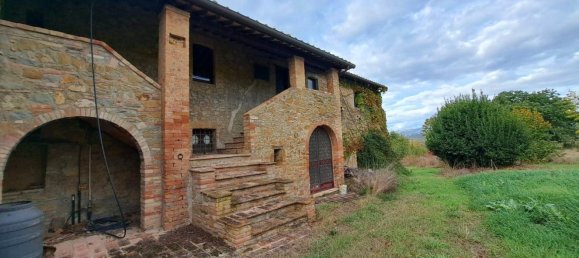 14 rooms House in Magione, Italy No. 126535 3