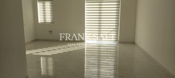 Bureau à Attard, Malta 70m² No. 12323 3