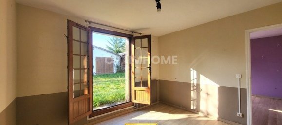 3 bedrooms House in La Chapelle-Hugon, France No. 230025 8