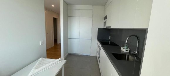 2 bedrooms Apartment in Porto, Portugal No. 111066 2