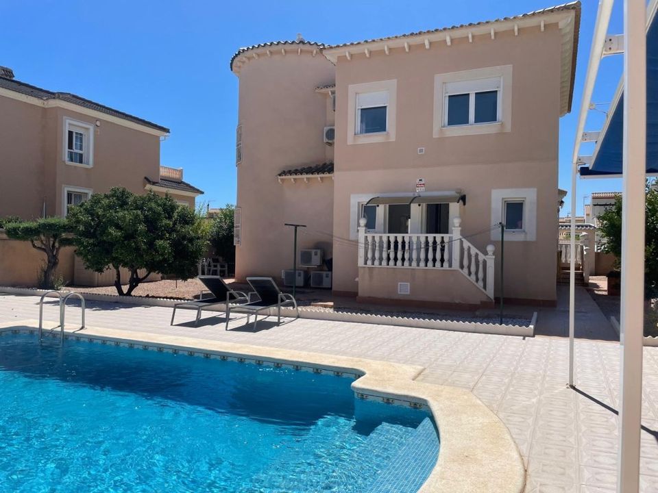 4 bedrooms Villa in Alicante, Spain No. 282292