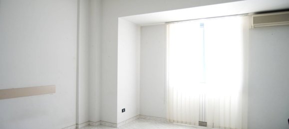 110m² Office in Trani, Italy No. 41124 8