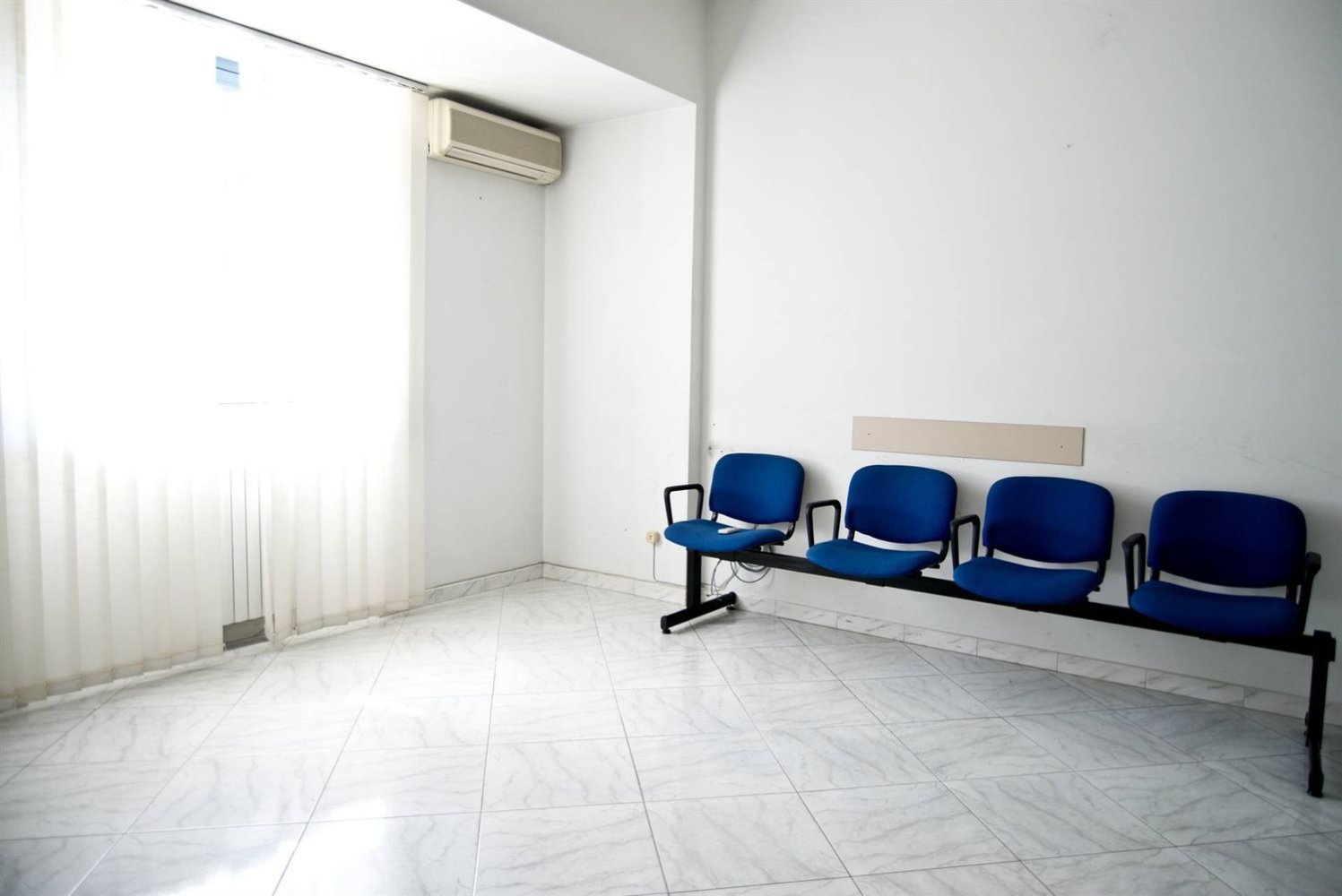 110m² Office in Trani, Italy No. 41124