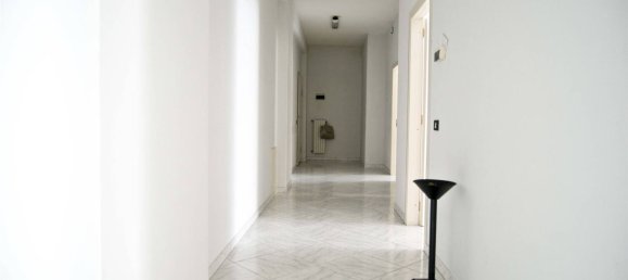 110m² Office in Trani, Italy No. 41124 5