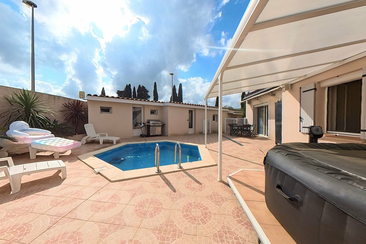  Castillos de 4 dormitorios en Occitanie, France No. 296703