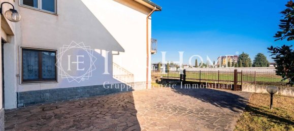 10 rooms Villa in Treviglio, Italy No. 265999 2