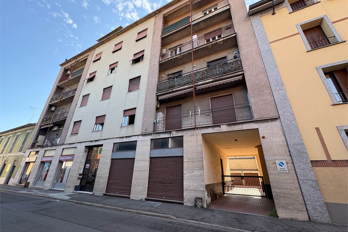 2 bedrooms Apartment in Busto Arsizio, Italy No. 310180