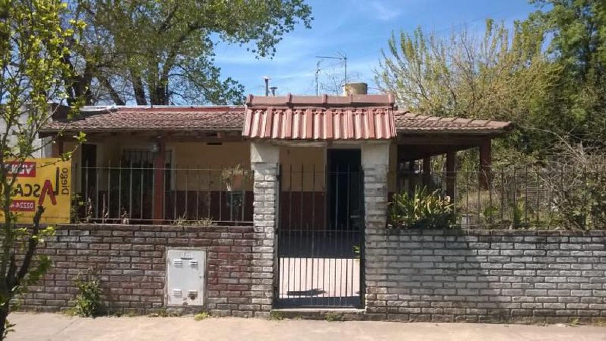 2 bedrooms House in Almirante Brown, Argentina No. 79352