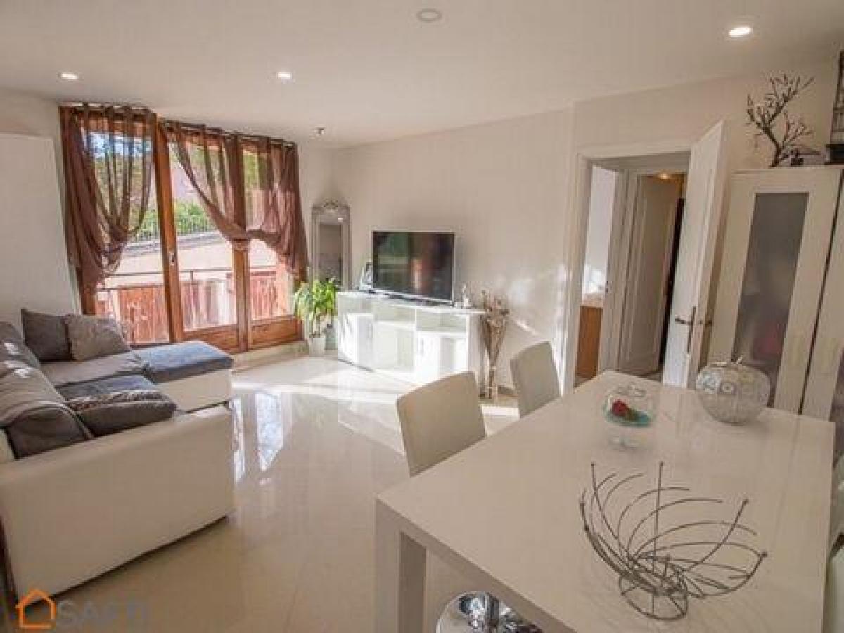 Studio in Chevreuse, France No. 13508