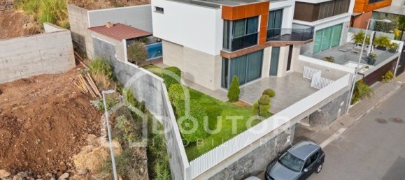 3 bedrooms House in Funchal, Portugal No. 25089 4