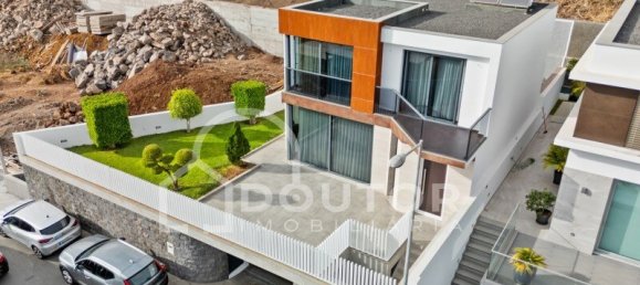 3 bedrooms House in Funchal, Portugal No. 25089 2