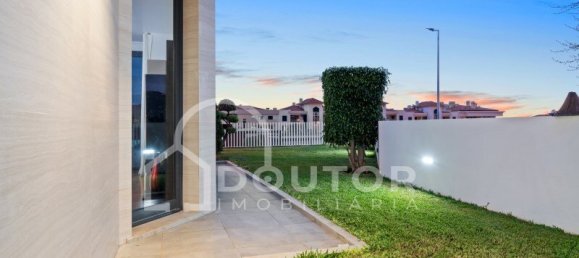 3 bedrooms House in Funchal, Portugal No. 25089 12