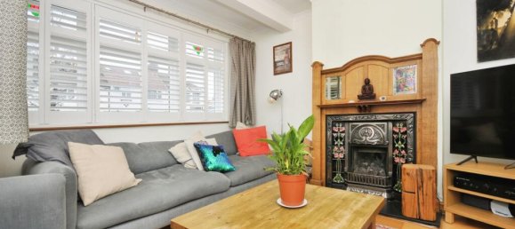 4 bedrooms House in Norbury, United Kingdom No. 11581 4