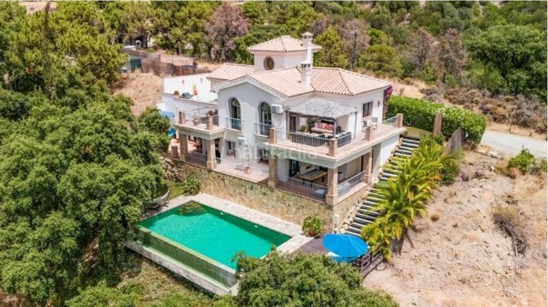 3 bedrooms Villa in Estepona, Spain No. 52302