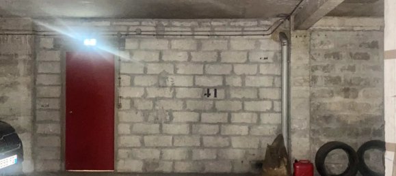 Parkplatz in Paris, France, Nr. 165652 4