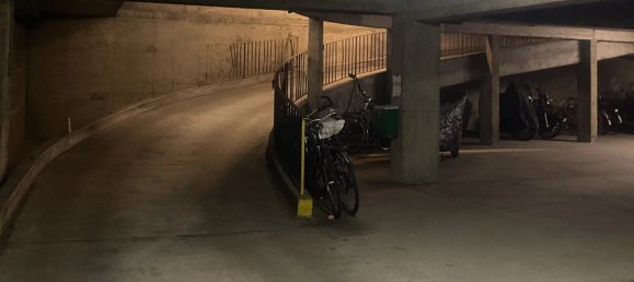 Parkplatz in Paris, France, Nr. 165652 8