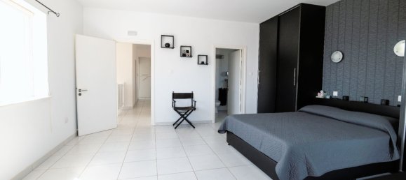 5 bedrooms Villa in Paralimni, Cyprus No. 22201 3