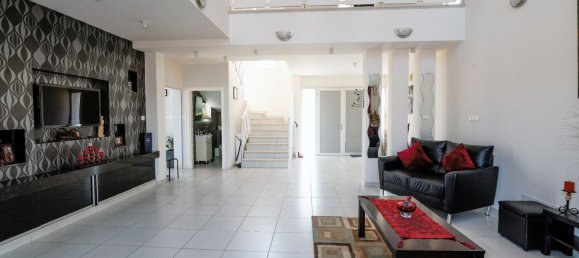 5 bedrooms Villa in Paralimni, Cyprus No. 22201 13